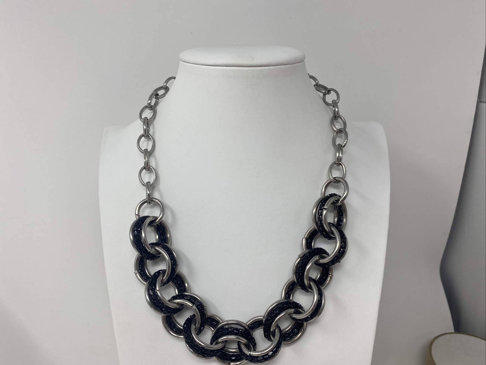 Beautiful Black & Silvertone Chain Link 19-22″ Necklace