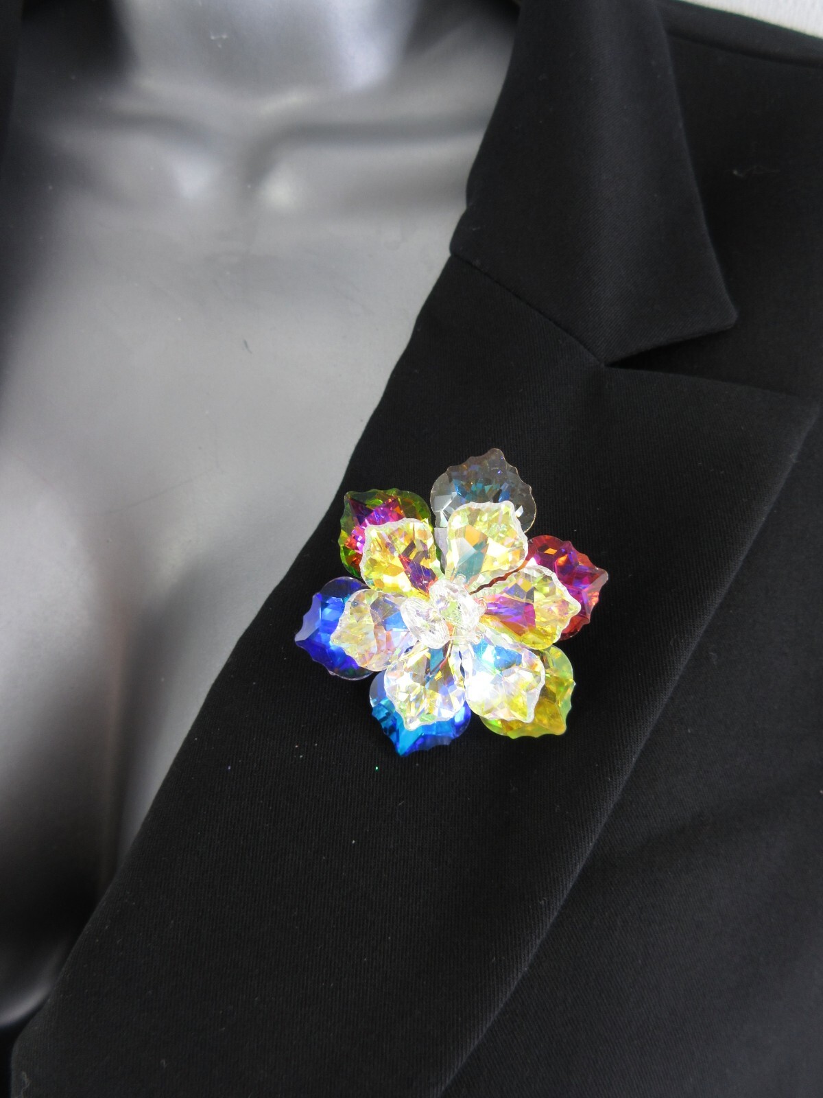 Aurora Borealis Crystal Pin Brooch Flower Glass Bead Jacket Hat Purse Corsage