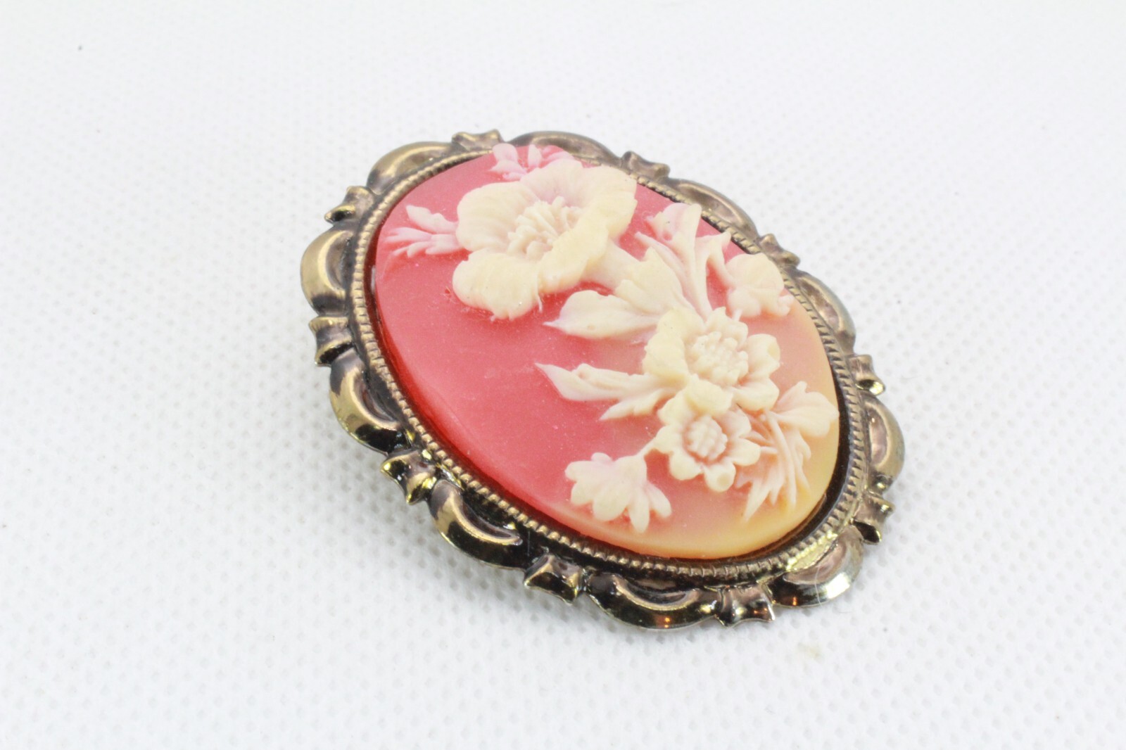 Brooch Pin – Oval – Flower – Carved – Cameo Style – Orange White – Gold Tone