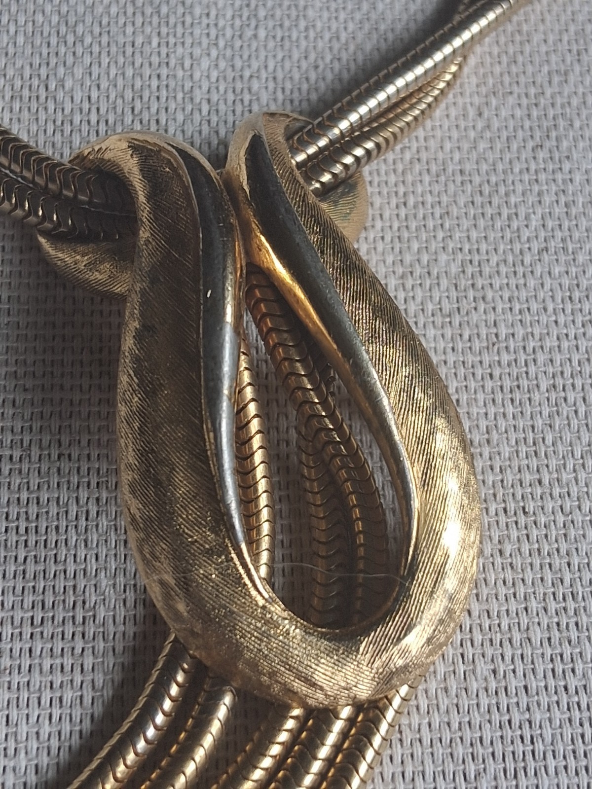 Vintage Signed Coro 1960s Textured Gold-Tone Snake Chain Tassel Lariat Necklace