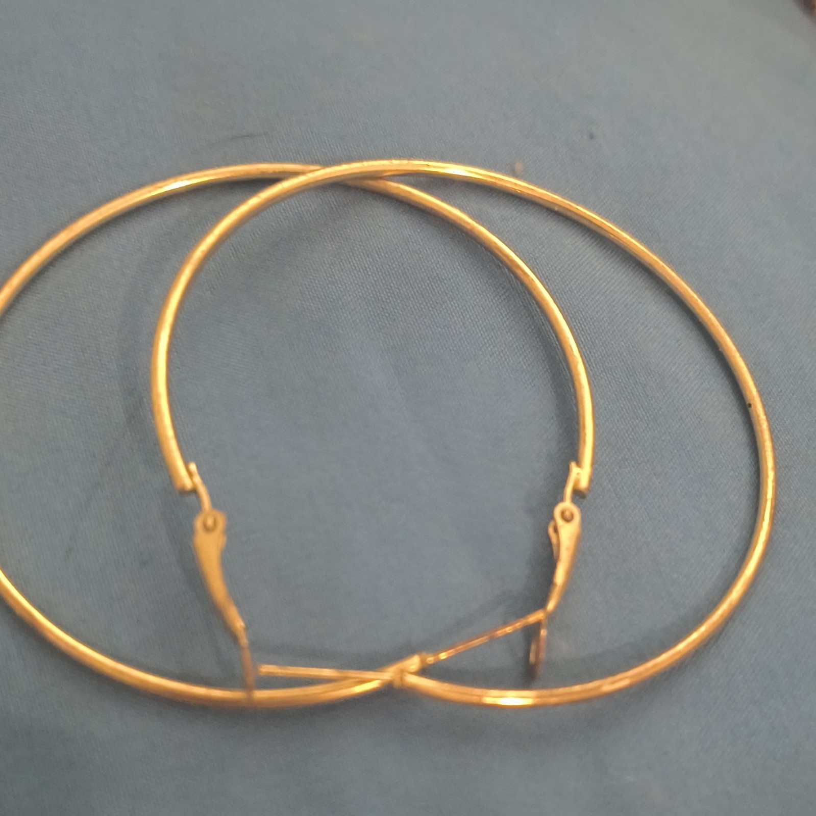 Gold Tone Round Hoop Earrings Metal Hinged Closure No Stone Lobe Earrings