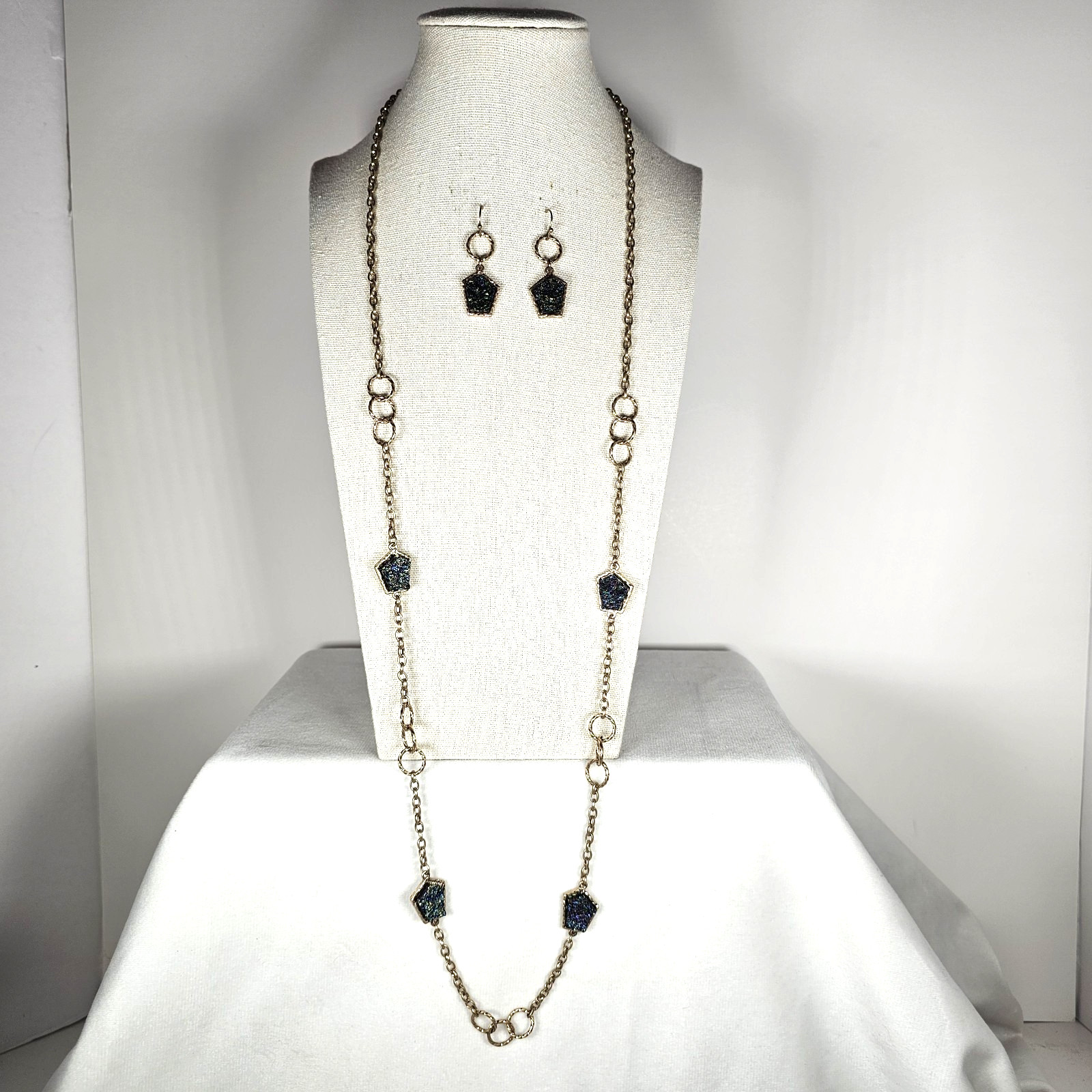 Charming Charlie BLUE DRUZY STONE NECKLACE 34″ Long Gold Tone MATCHING EARRINGS
