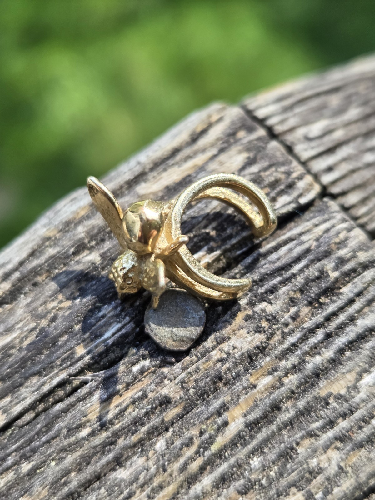 Bumble Bee Ear Cuff Earring Gold Tone Hoop False Piercing Witch Core Whimsy Goth