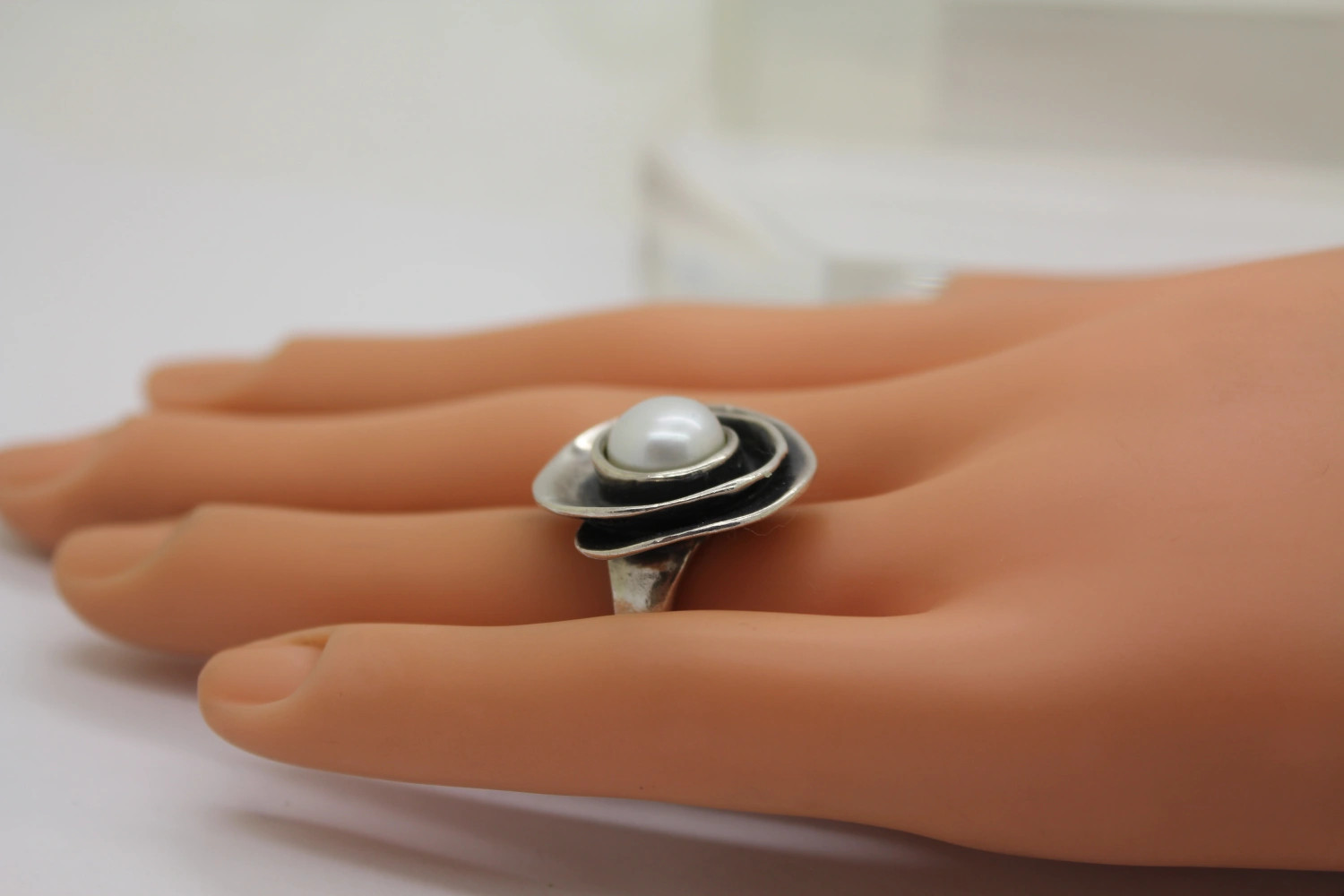 R2121 SILPADA .925 S.S. PEARL ROSE LILY PEARL ring size 7 #