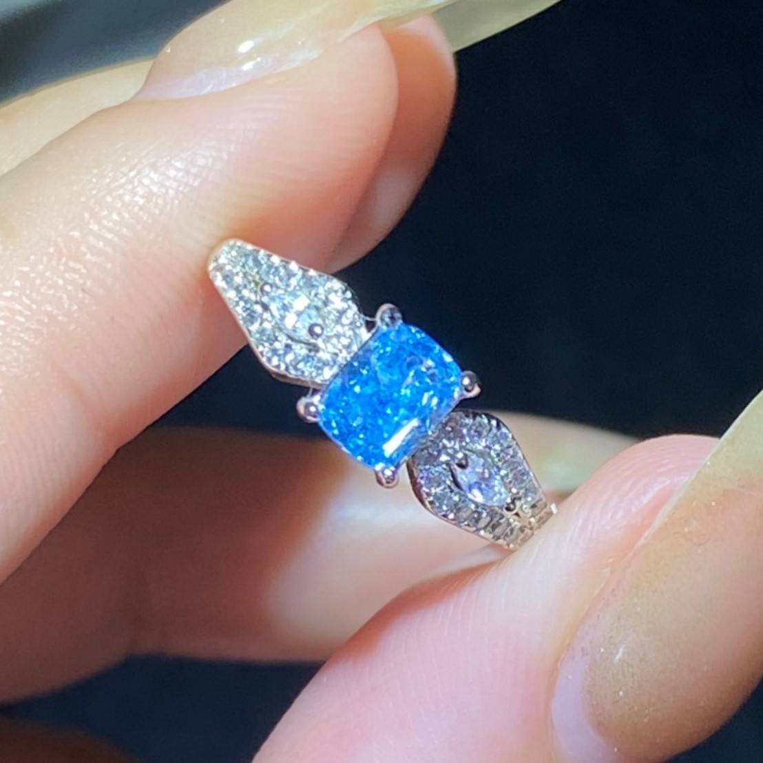 [jerseychou] Lab-Grown Diamond , 0.54ct , Fancy Vivid Blue , VVS2 , IGI