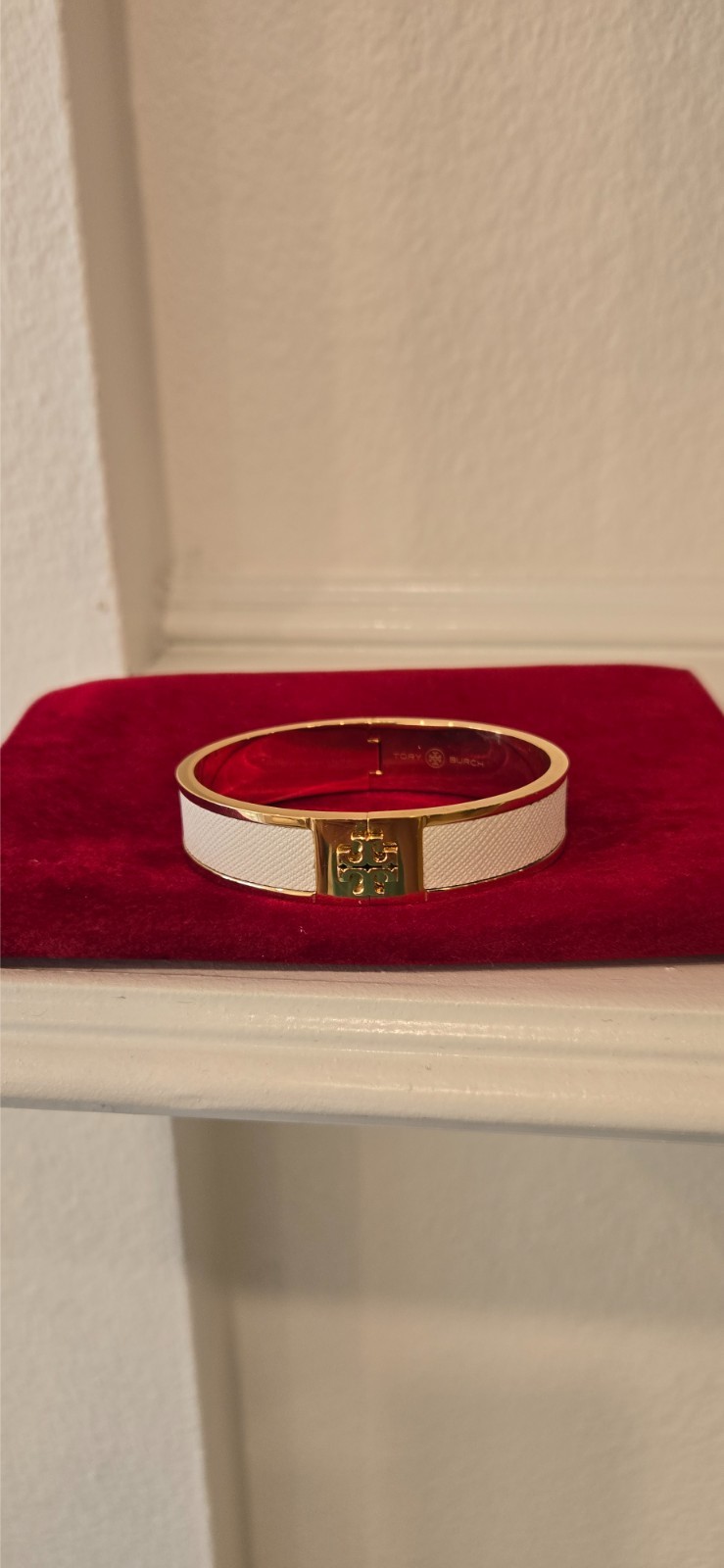Brand New White Tory Burch Kira Enamel Medium Hinged Bangle Bracelet with logo