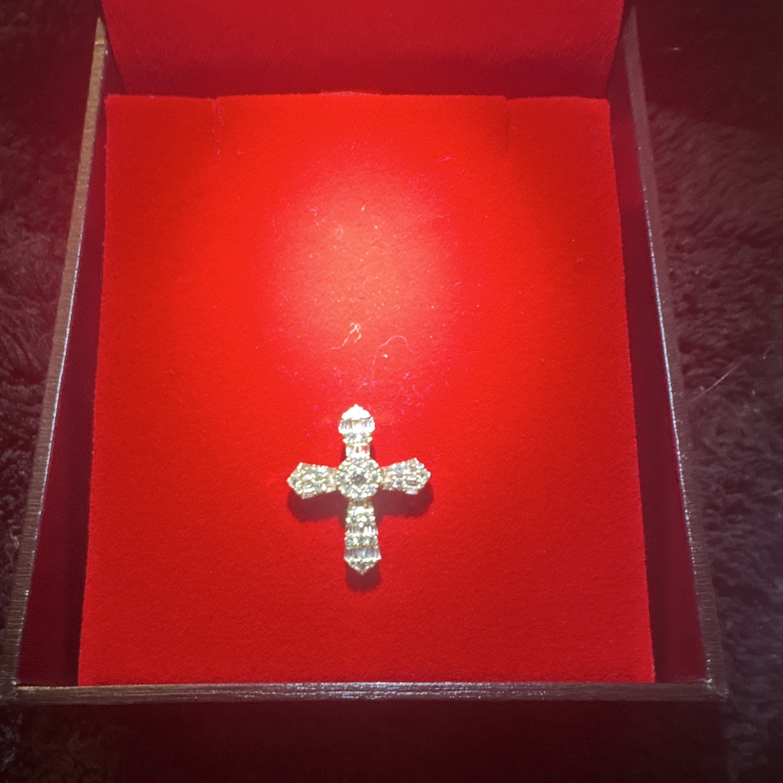White Gold 14k with SI diamonds inlayed Pendant