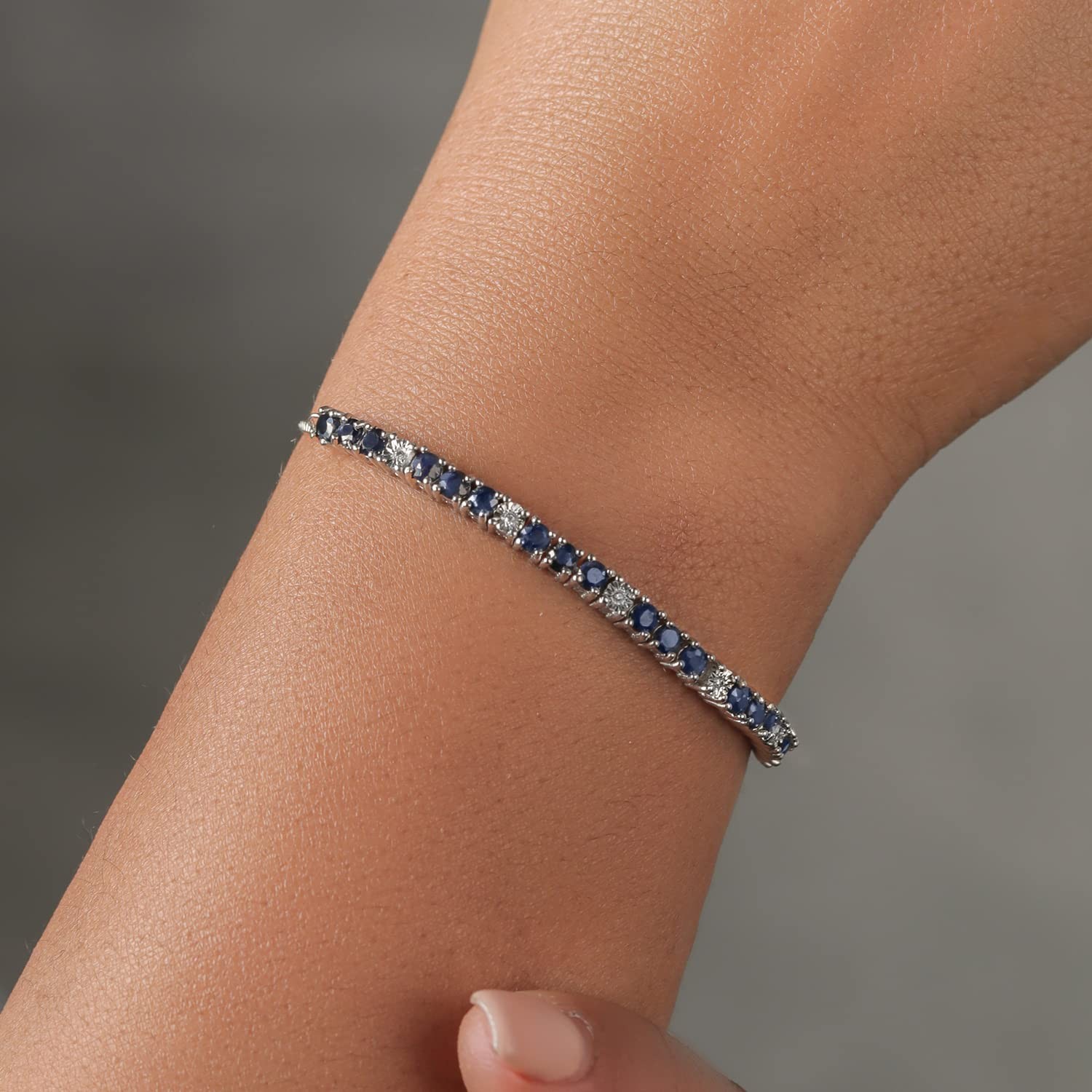 Gem Stone King 925 Sterling Silver Blue Sapphire and White Diamond Tennis
