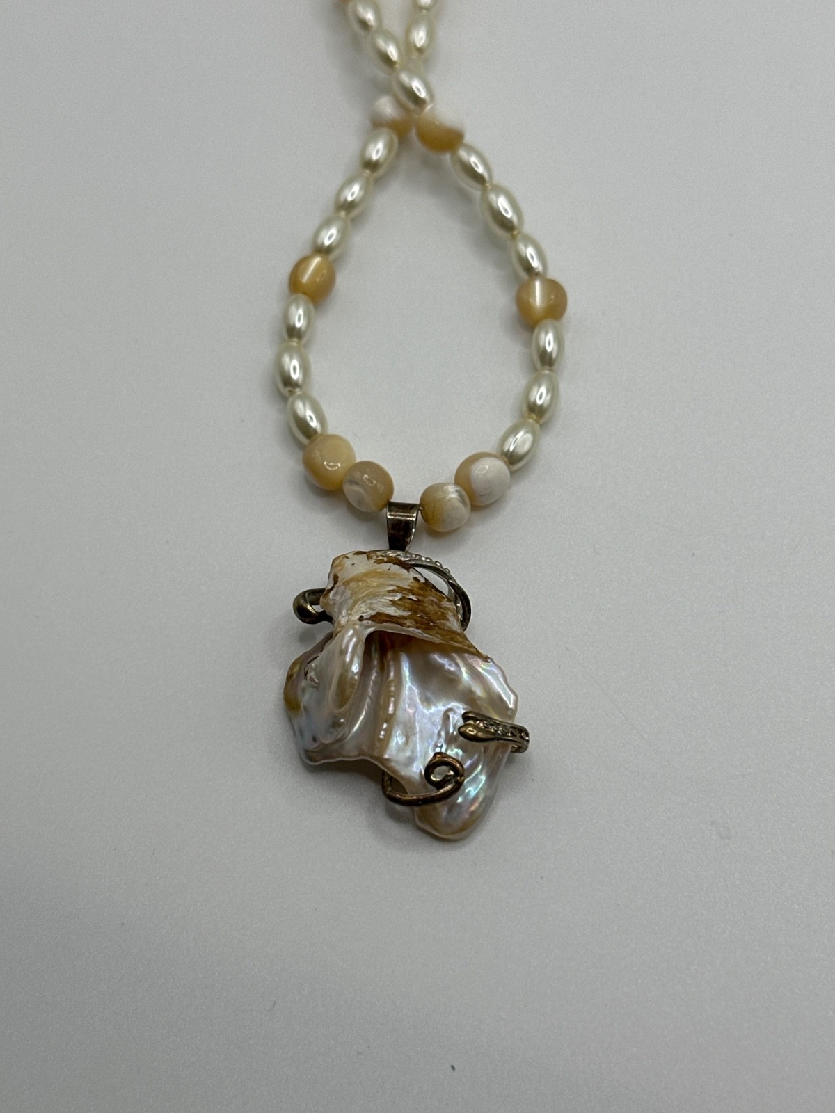 18KGP Shell Look Necklace Earrings Set Cream Beaded Gold Plated Jewelry
