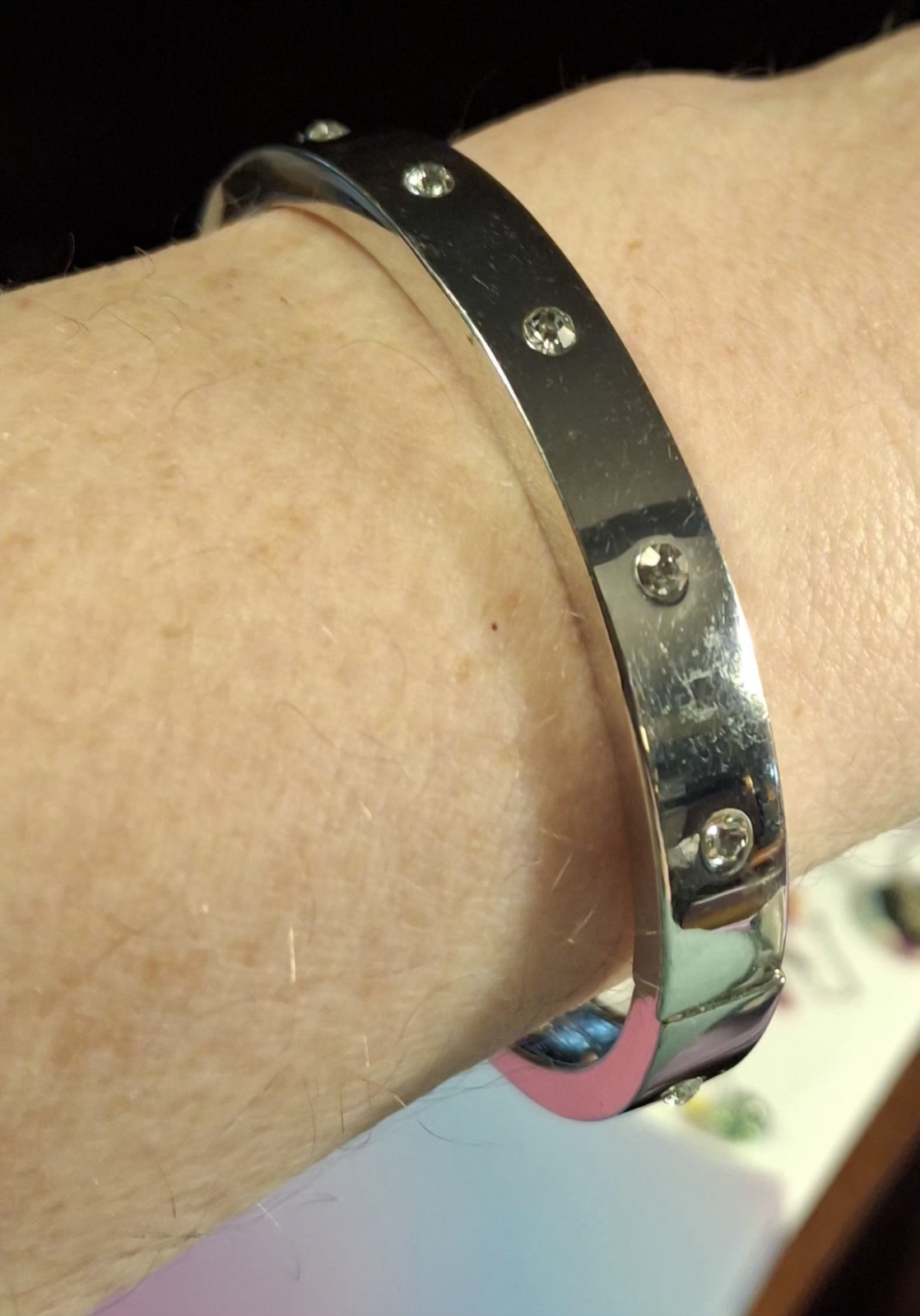 Pre-owned no brand silver plated oval hinged bangle bracelet with clear stones