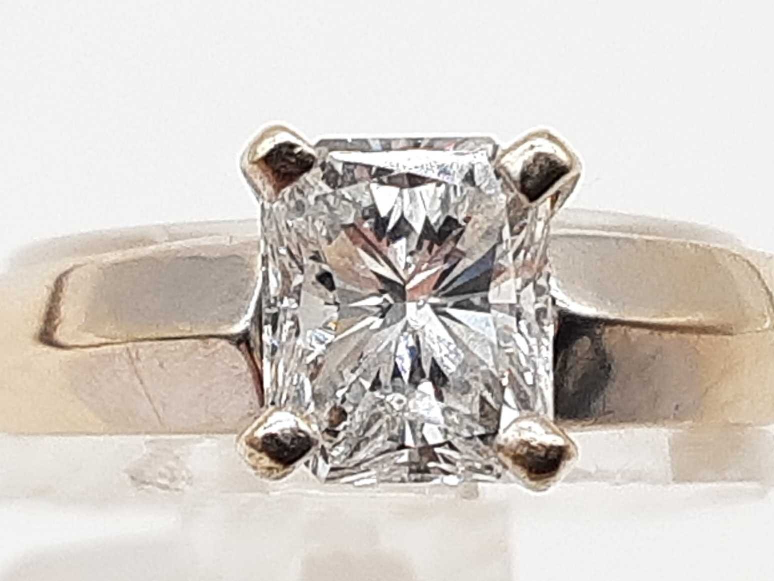 0.90 Carat Diamond 18k Two Tone Gold 5.4g Solitare Ring Size 6 Do0824llxzde