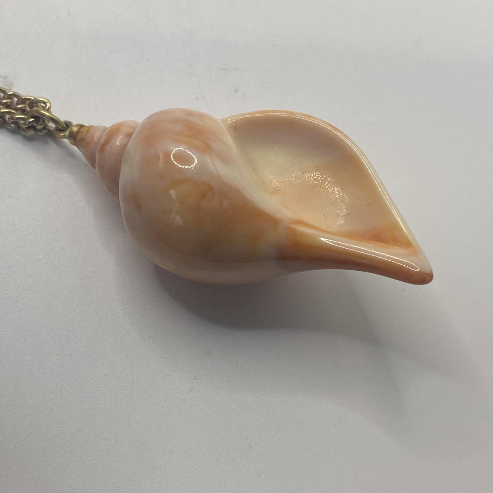Avon Gold Tone Peach Shell Pendant Necklace 27 In Womens Sea Life Beach Jewelry