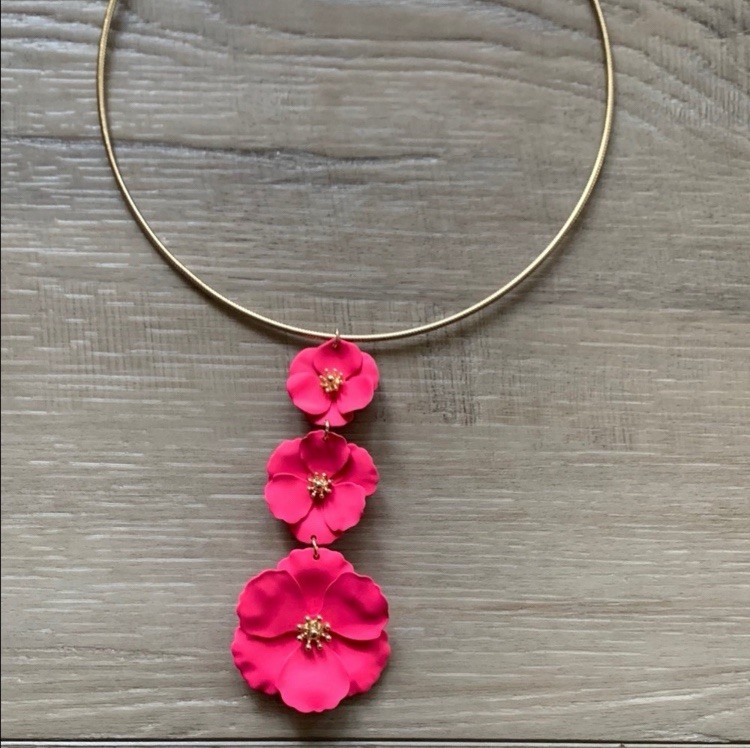 Source Unknown Gold and Pink Floral Hoop Choker Necklace