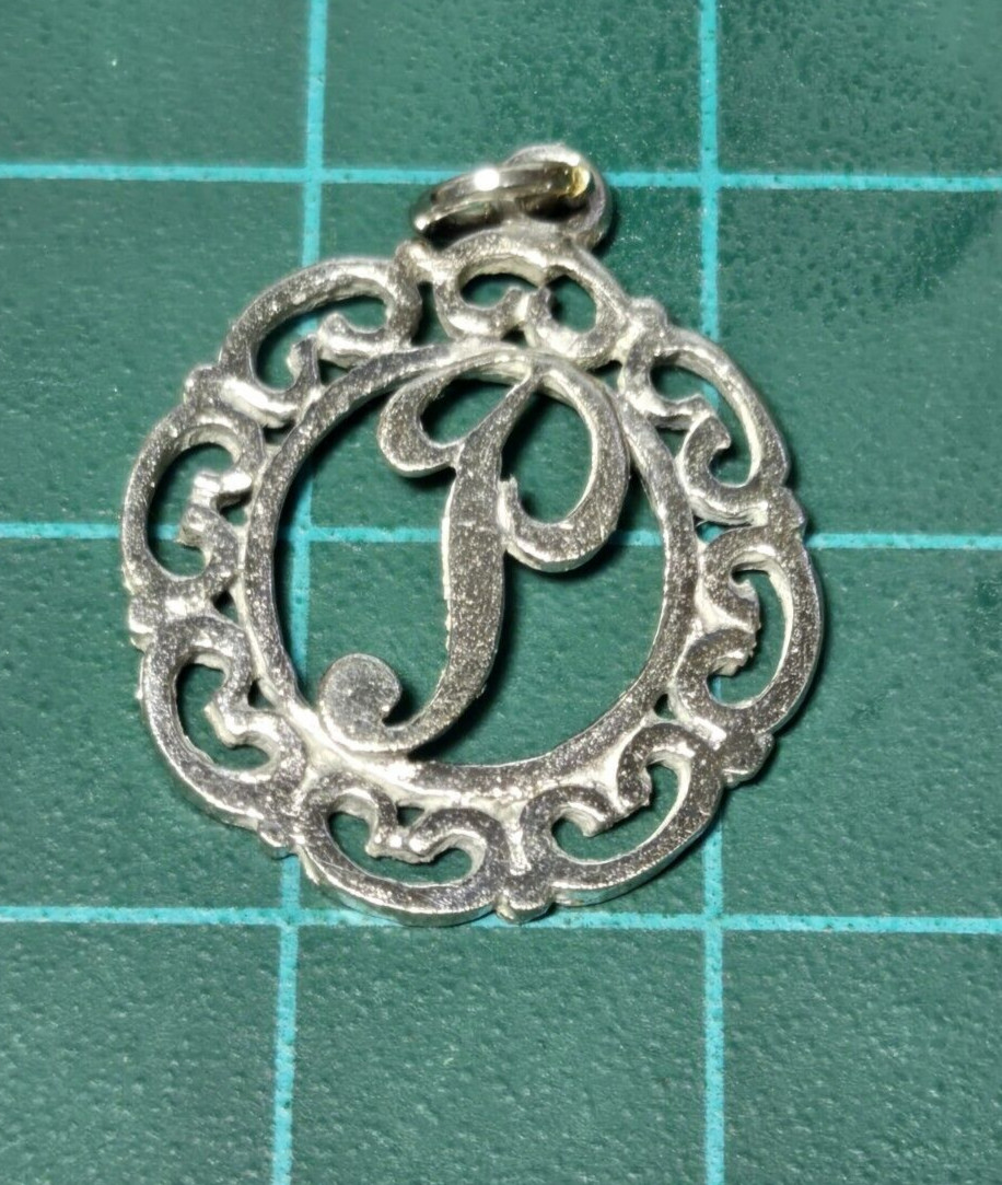 VINTAGE 1960’s STAMPED AM STER STERLING SILVER LETTER “P” CHARM PENDANT 1.2 GR