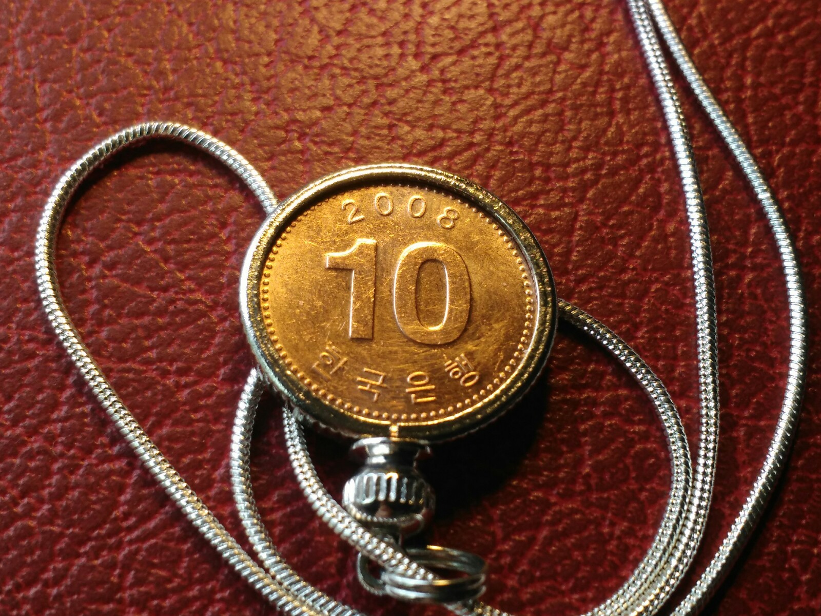2008 South Korea 10 Won Copper Pendant on an 18″ White Gold Filled Round Chain