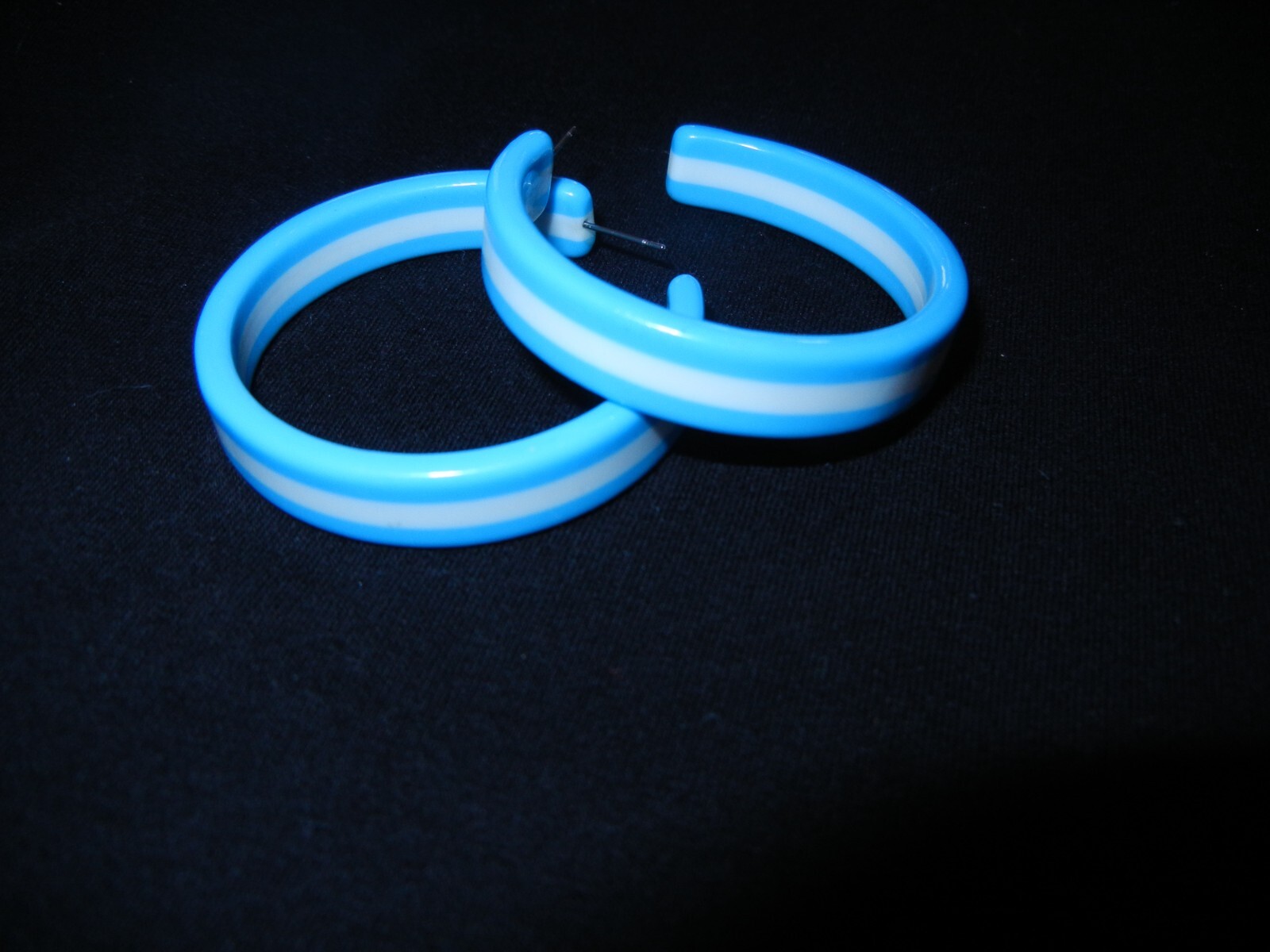 Turquoise & White Plastic Hoop Earrings 1 7/8 inch NWT
