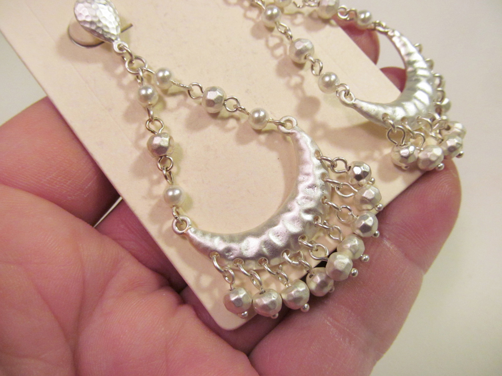 *NEW Hammered Silver Tone Drop Pierced Earrings Simulated Pearls Antika