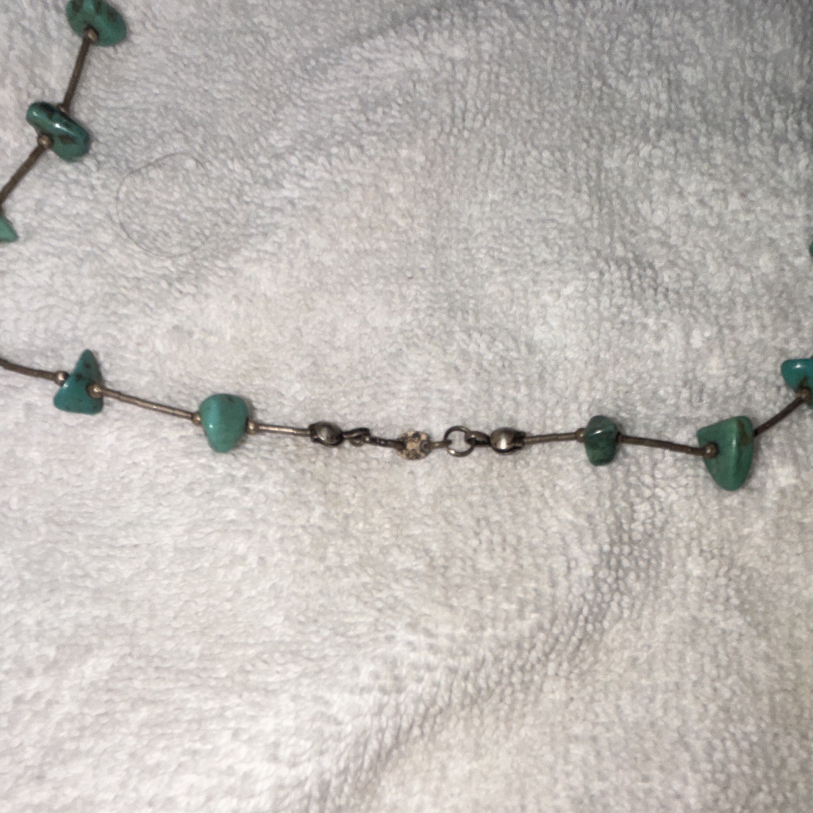 Green Turquoise Chip Beaded Necklace Silver Tone Chain Lobster Clasp