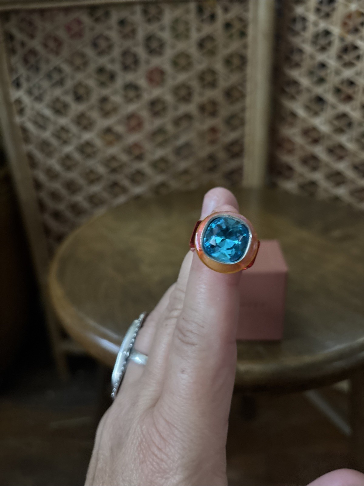 This Mounser Ring Pop in Glace features a vivid turquoise crystal set