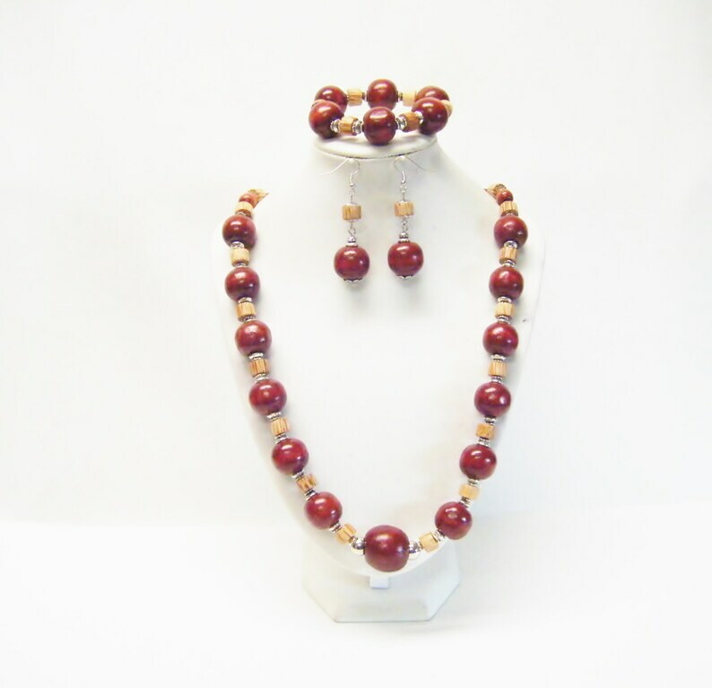 26” Round Reddish Brown w/Tan Wood Bead Necklace/Bracelet/Earrings Set