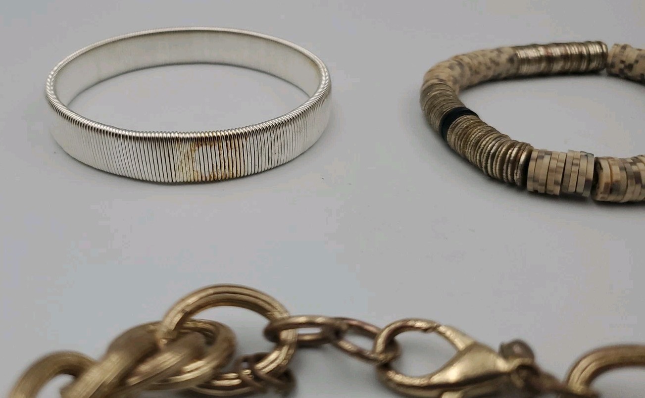 Lot Of 5 Fashion Bracelets Beads Gold Silver Tone Chunky Some Stretchy Variety