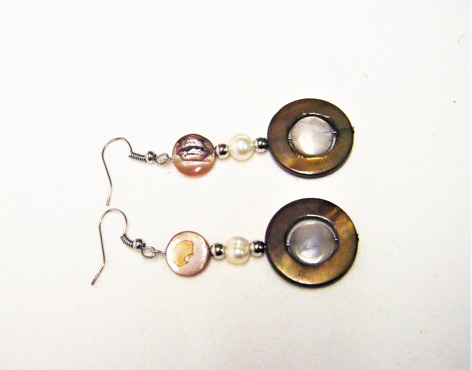 Greyish Taupe Round Loop Shell w/White Freshwater Peal Necklace/Bracelet/Earring