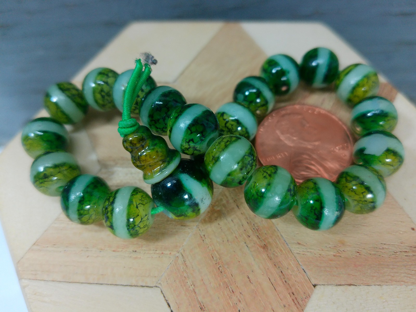 Green & Yellow Speckled White Striped Glass Beaded Stretch Fashion Mod Bracelet