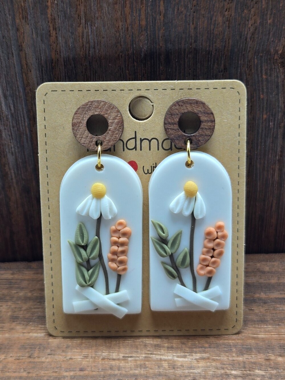 NWT Floral White Daisy Polymer Clay Earrings Pierced Wood Gold Accent Dangle