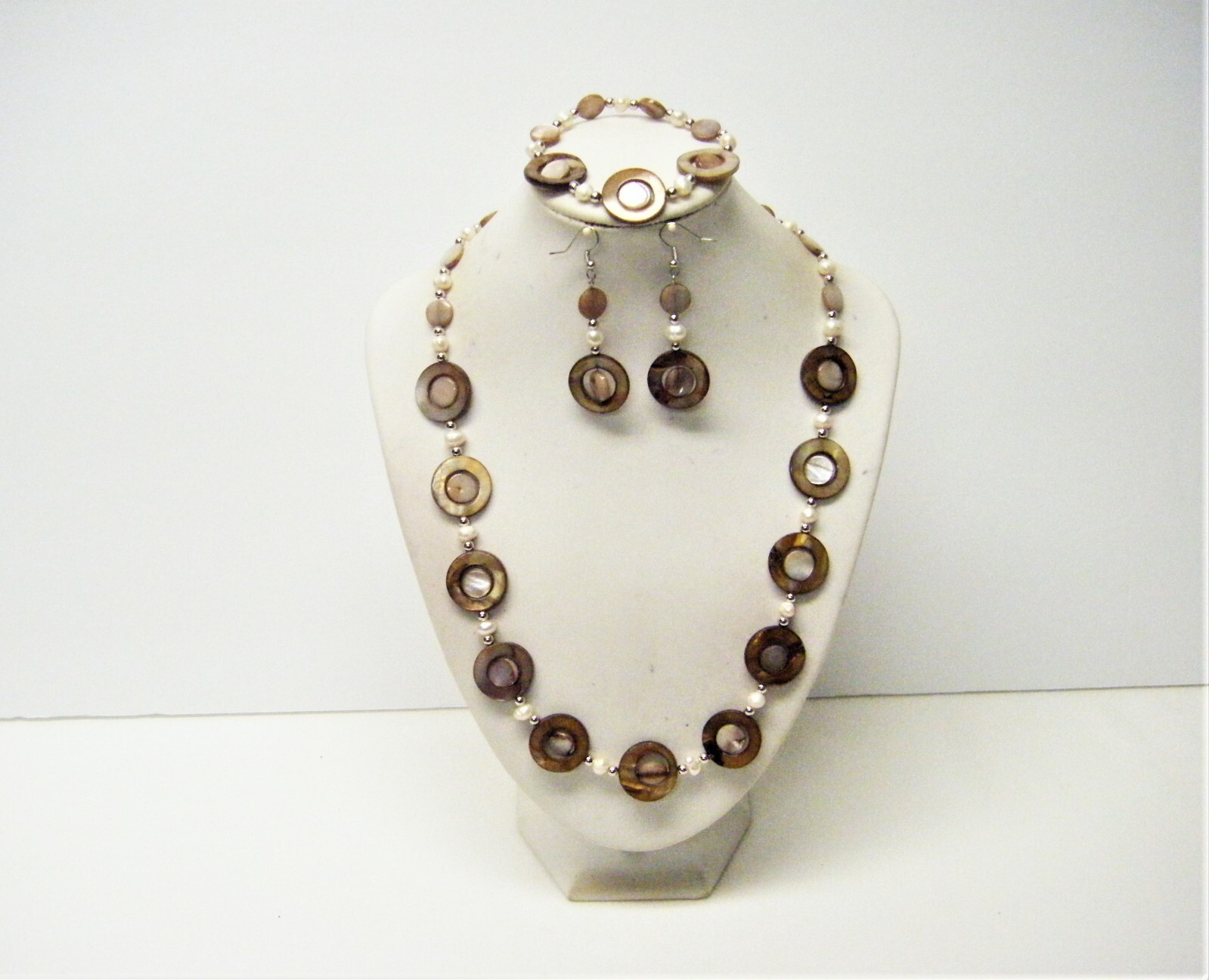 Greyish Taupe Round Loop Shell w/White Freshwater Peal Necklace/Bracelet/Earring