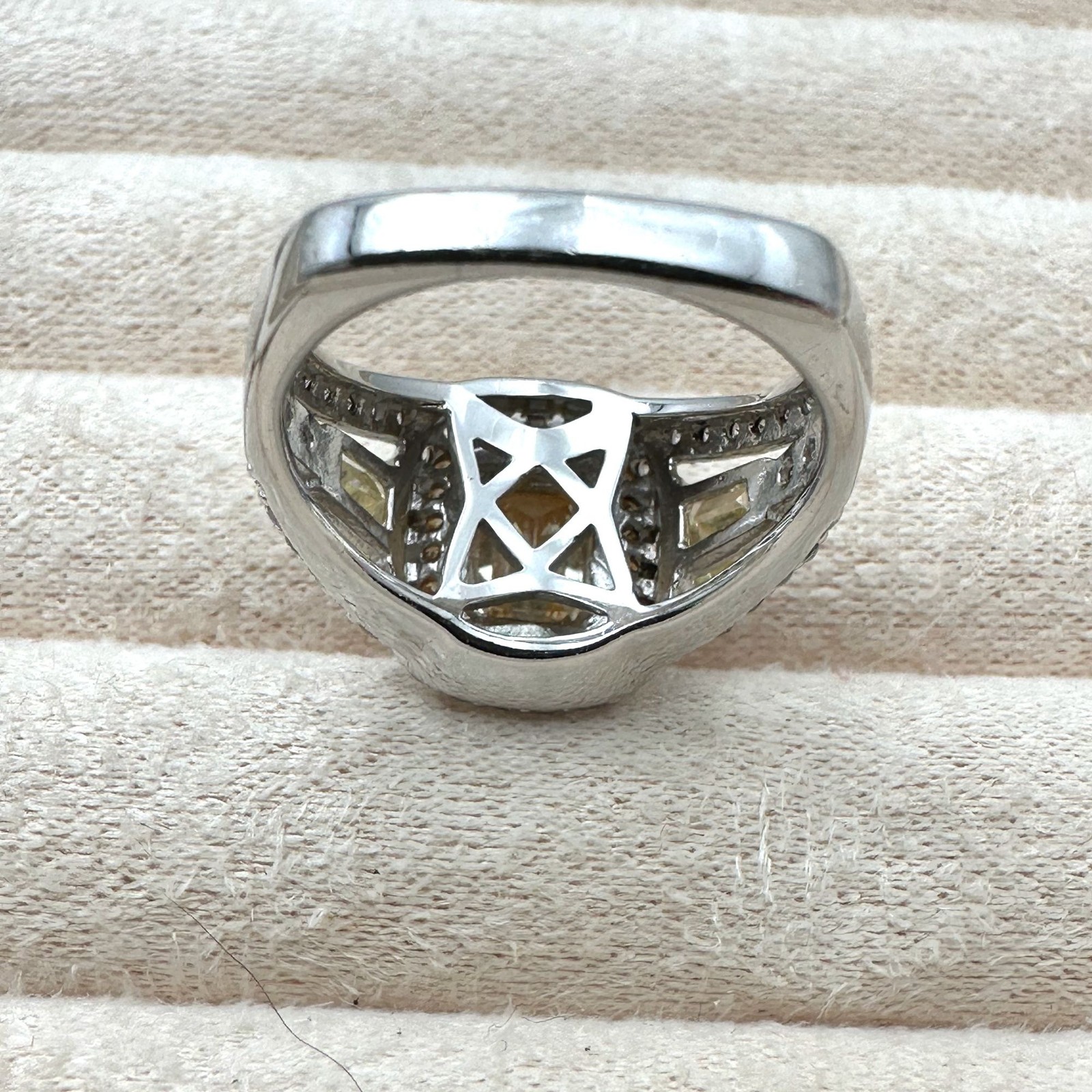 Tycoon Bella Luce Simulated Canary Cubic Zirconia Sterling Silver Ring Size 7