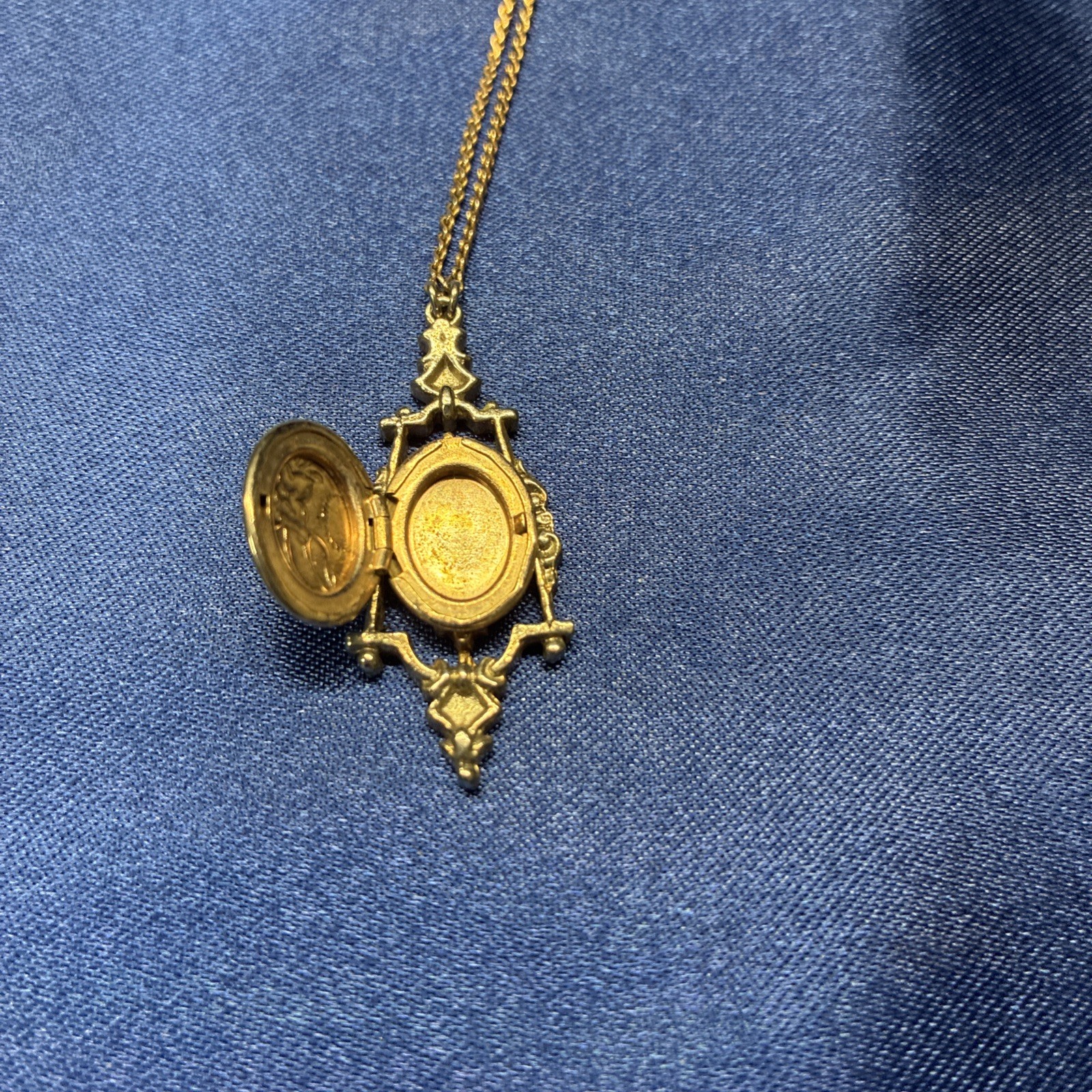 1928 Gold-Tone 18.5″ Necklace Oval Locket pewter details – Barrel-Closure – #16