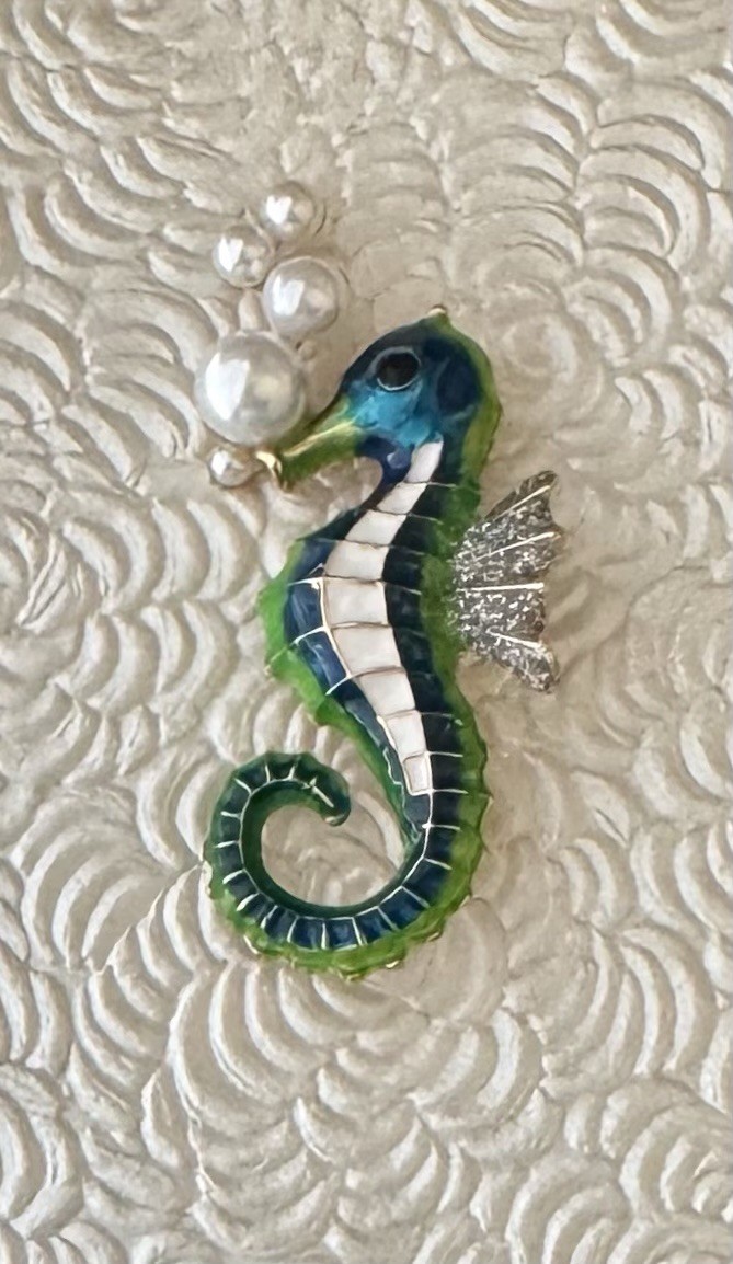 Seahorse Brooch Pin / enamel on metal