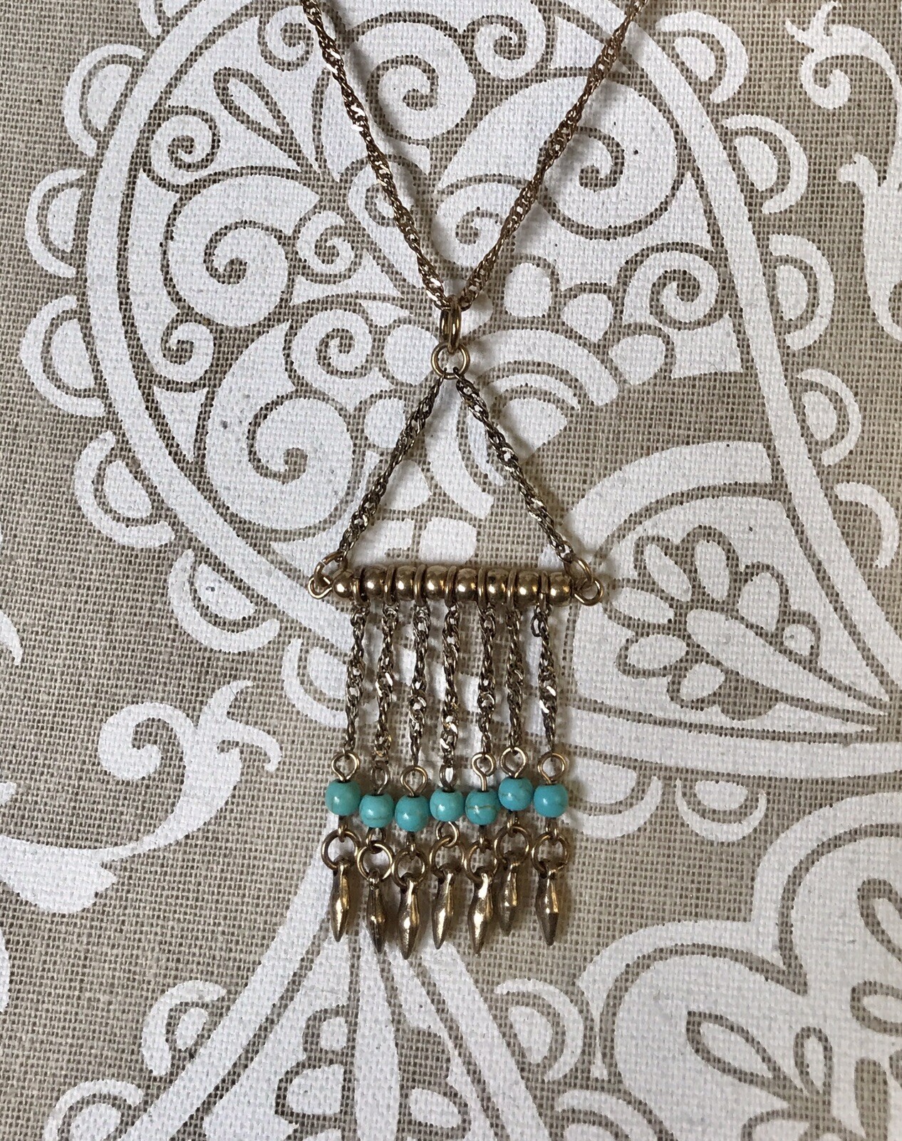 ⭐️Pretty Lightweight Goldtone Dangling Pendant Necklace with Turquoise Beads