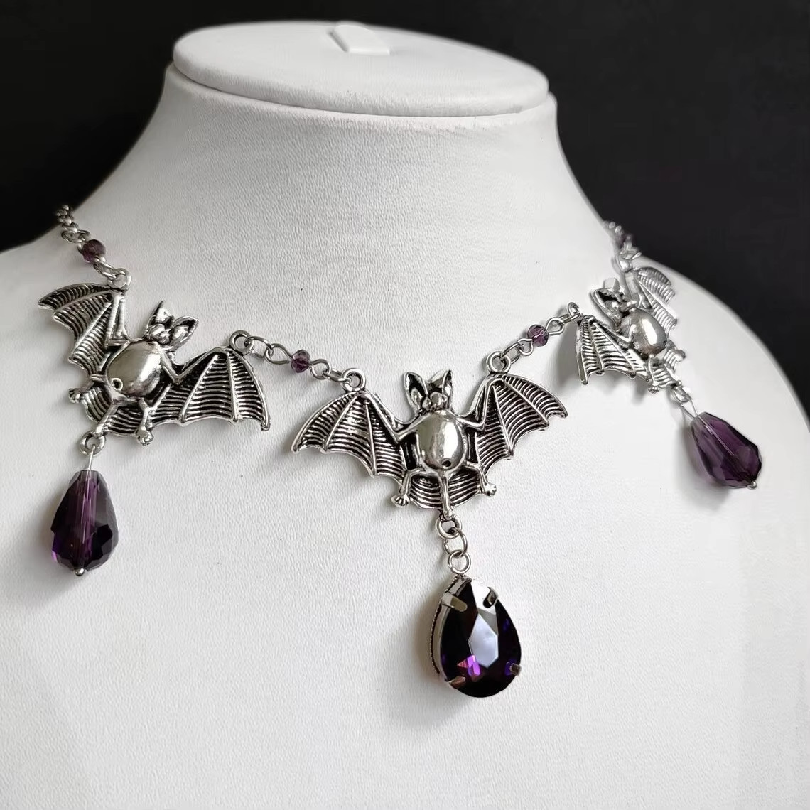 Gothic Vampire Bat Pendant Necklace Blood Red Crystal Thorn Choker Halloween