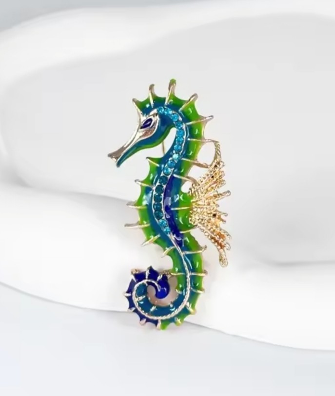 RHINESTONE & ENAMEL BLUE GREEN SEAHORSE PIN BROOCH~OCEAN~BEACH~SUMMER~SEA LIFE
