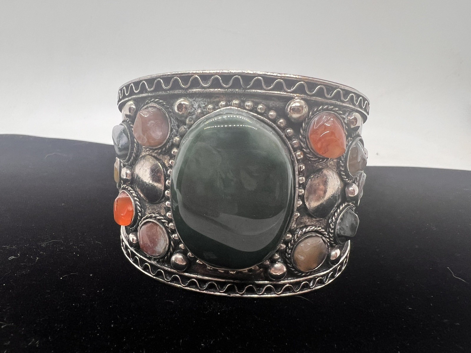 Semi-Precious Stone Cuff Bracelet – / Silver-Tone / Large Center Stone