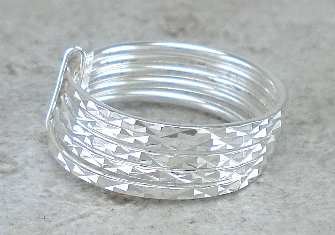 925 STERLING SILVER 5 BAND DIAMOND CUT STACKED RING size 7 style# r2809
