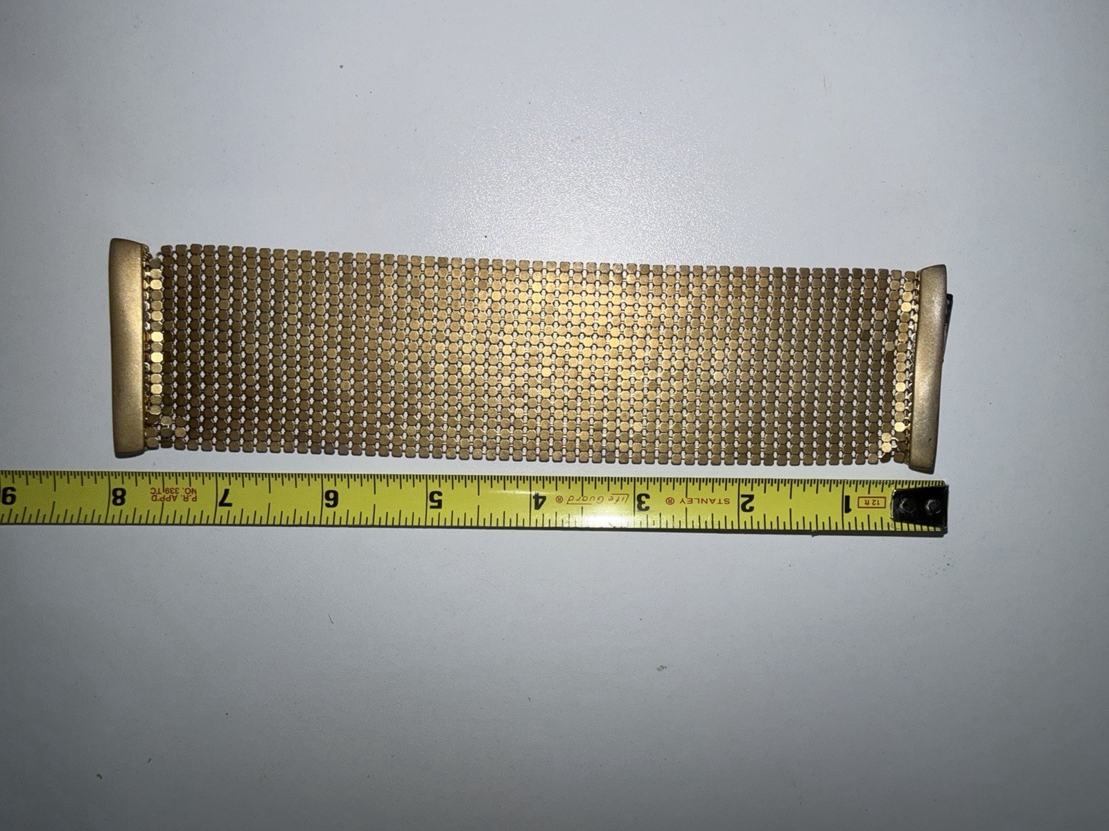 VINTAGE GOLD TONE MESH STRONG MAGNETIC CLOSURE BRACELET
