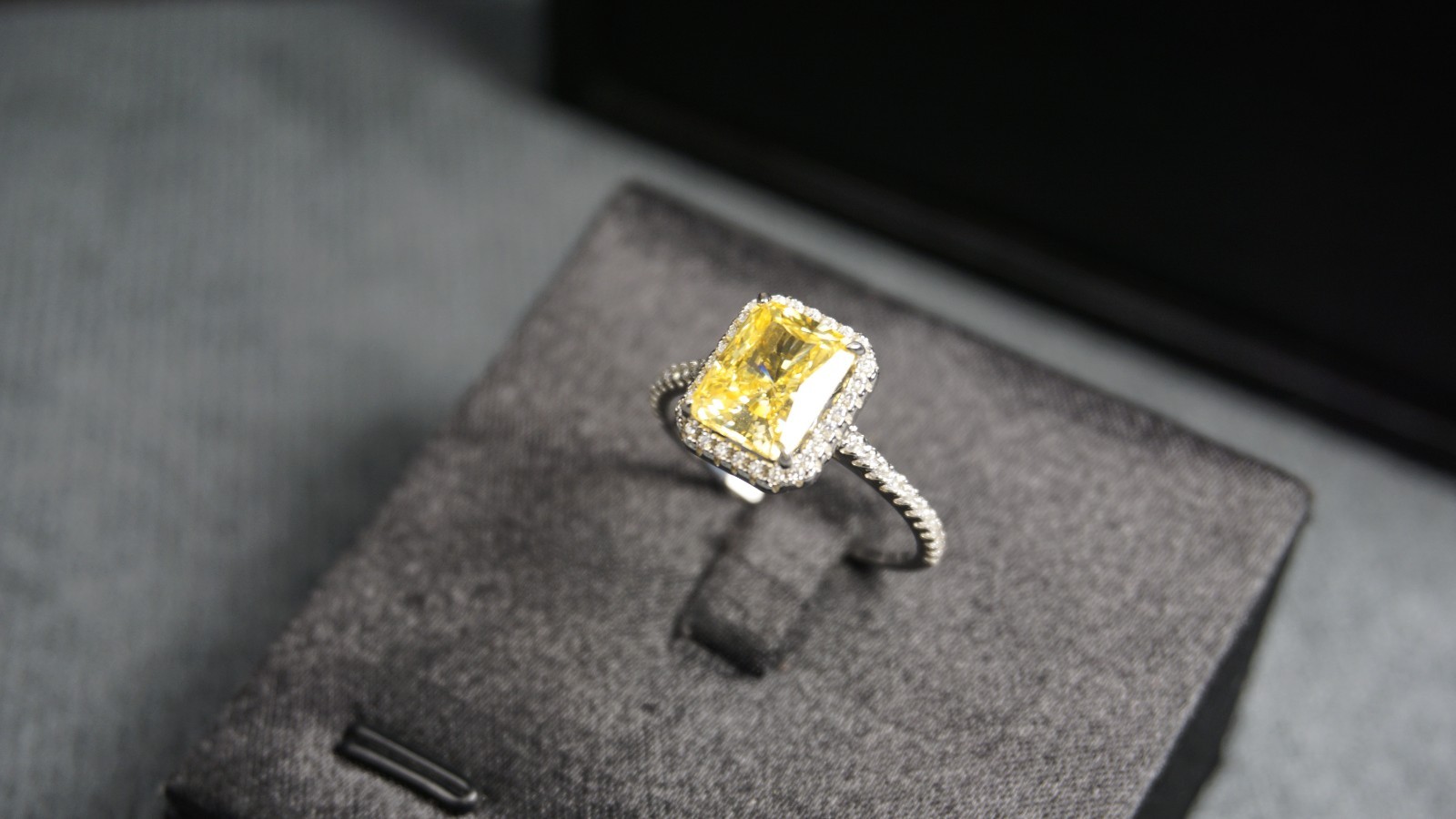 Stunning Womans Jewelry Lab-Created 3CT Princess Cut Yellow Diamond Ring