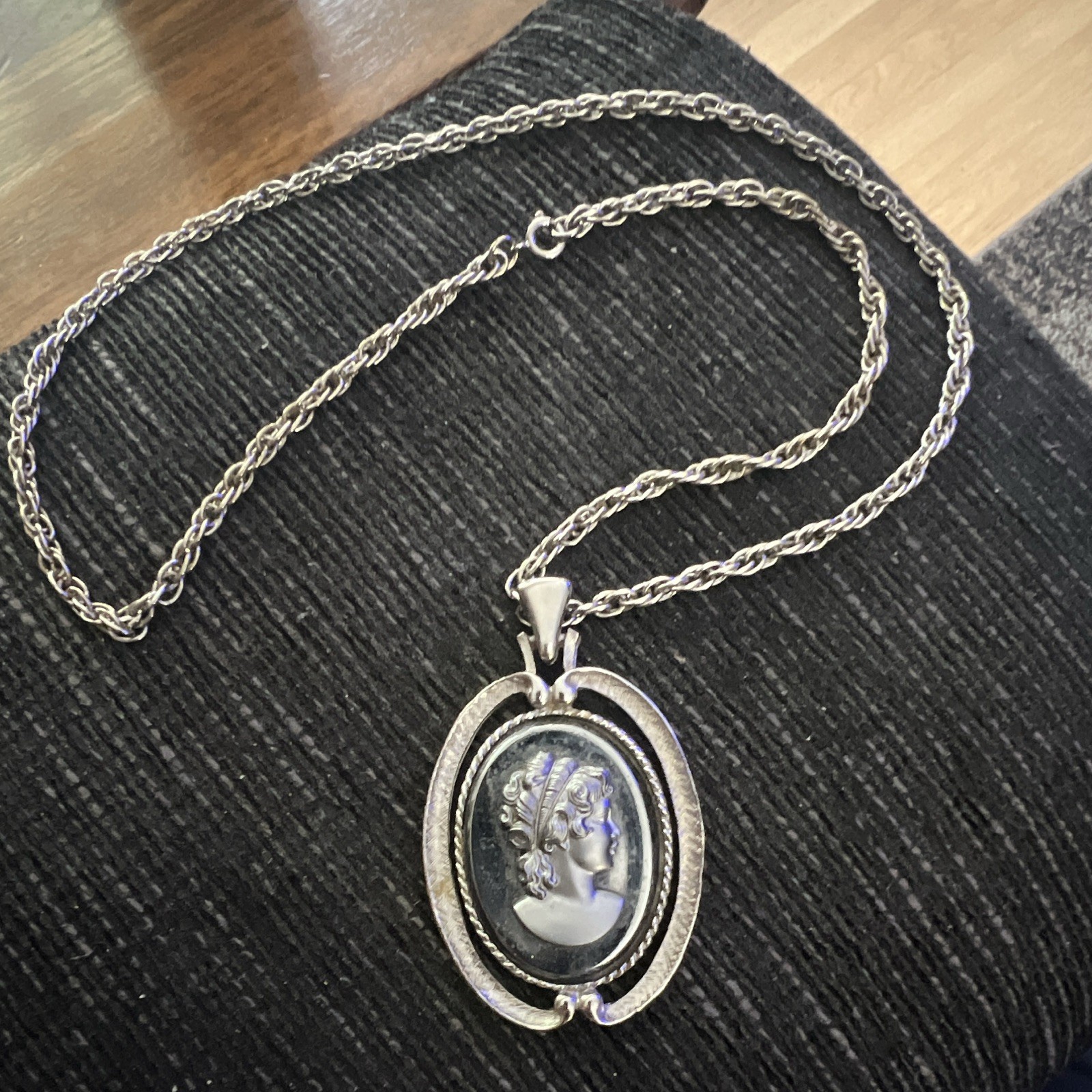 Silver Tone Oval Cameo Pendant Necklace Rope Chain Reversible Signed Black