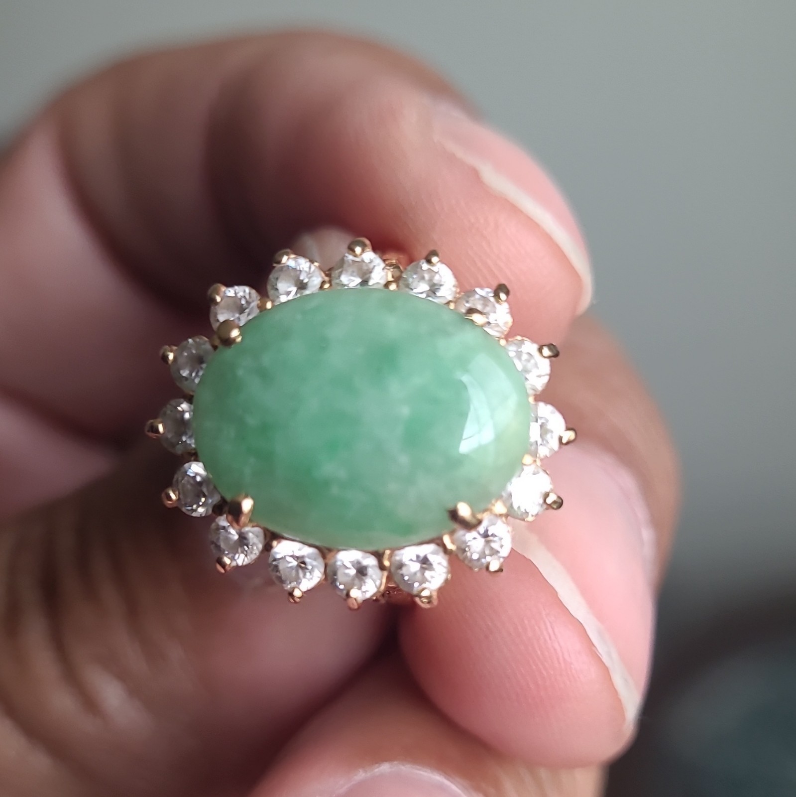 18kt 6.6 Grams Yellow Gold Prong Cocktail Ring Size 6 Oval Green Jade Halo
