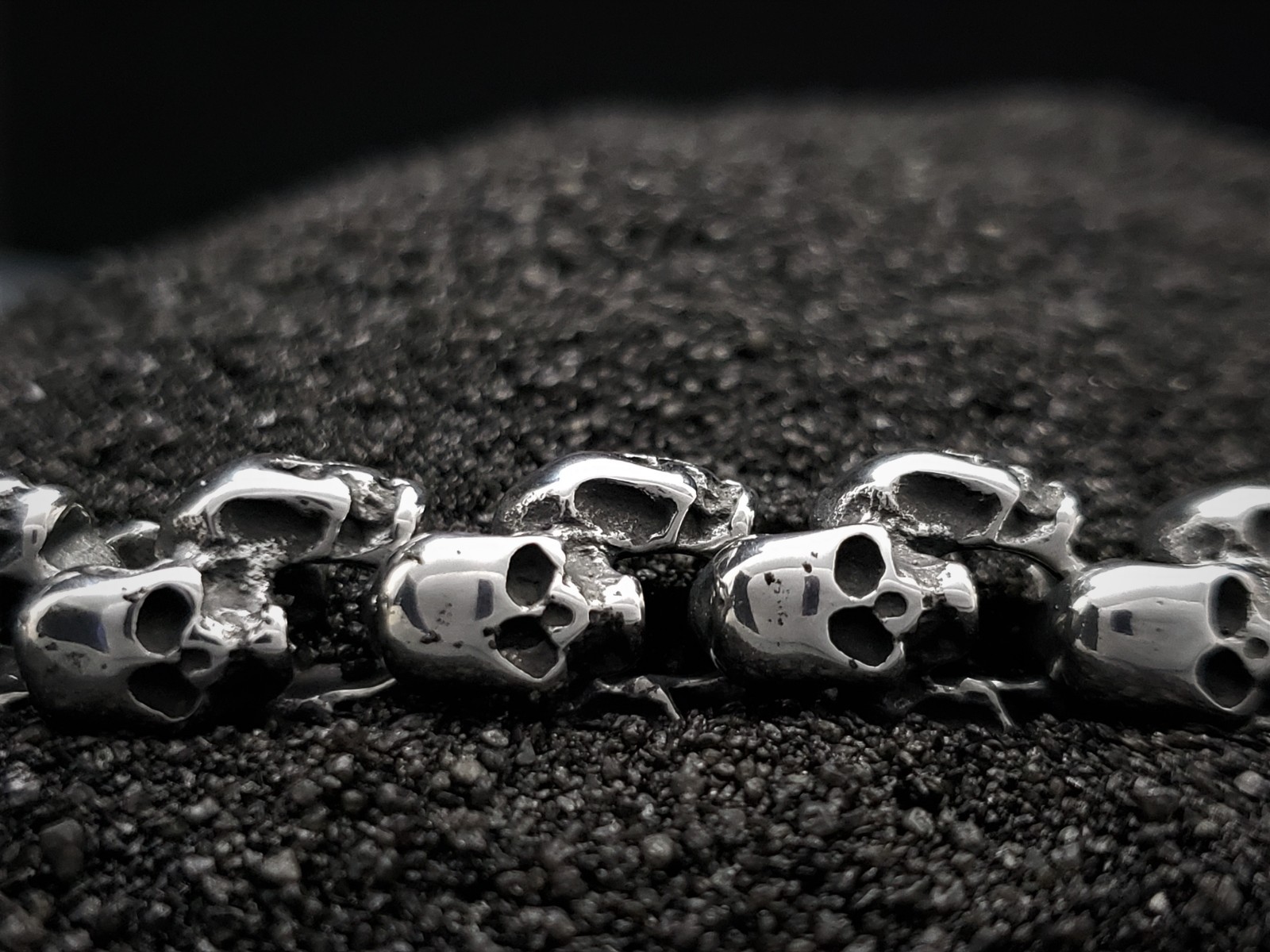 Polished Stainless Steel Silver Skull Bracelet w/Metal Gift Box – BLACKSTATIC
