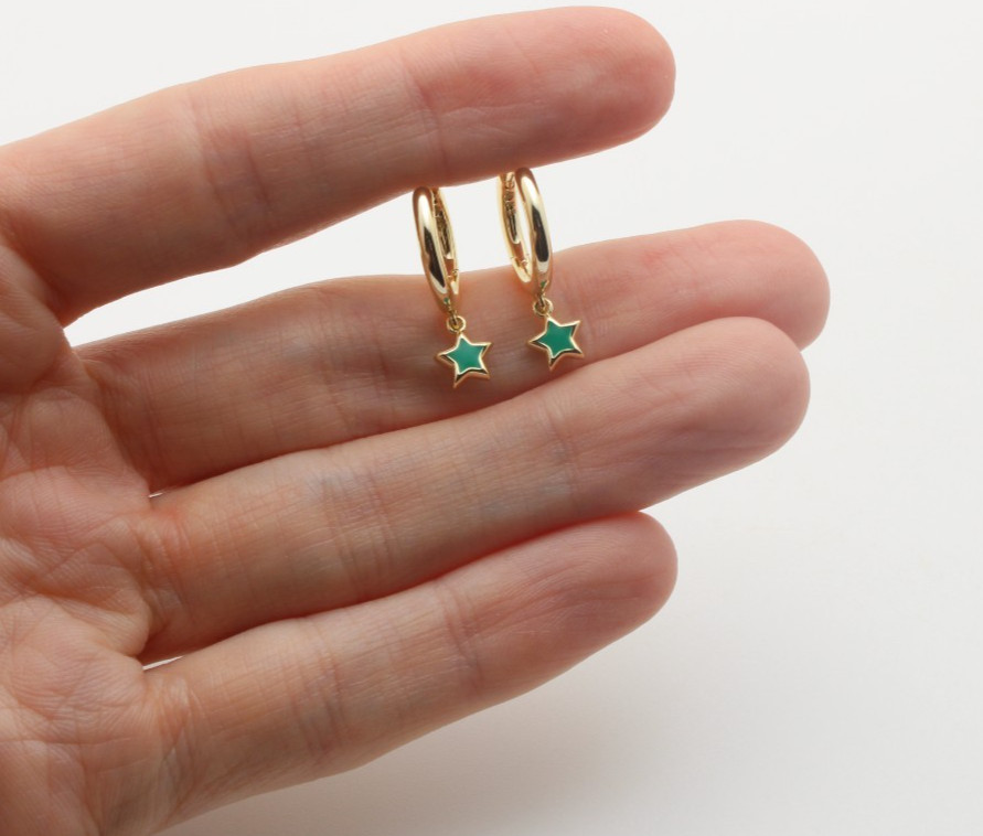New Kendra Scott Jae Star Green Huggie Yellow Gold Clicker Hoop Earrings