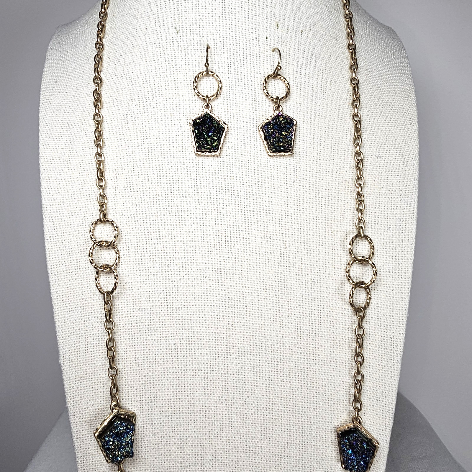 Charming Charlie BLUE DRUZY STONE NECKLACE 34″ Long Gold Tone MATCHING EARRINGS