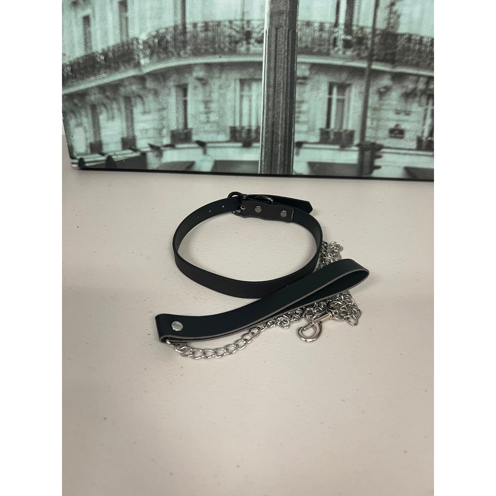 Heat-Sensitive Thermochromic Leather Choker with Leash
