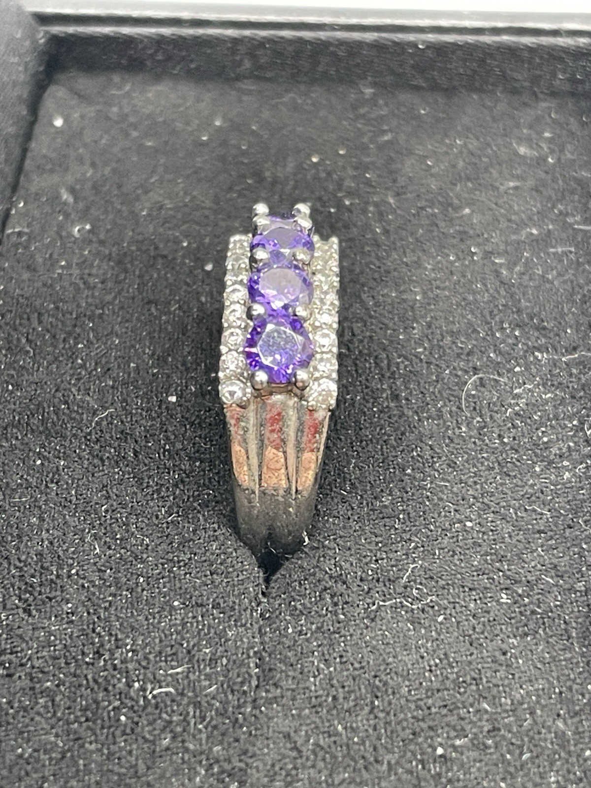 Silver ring with unknown 4 purple stones 10 tiny clear chip stones size 9