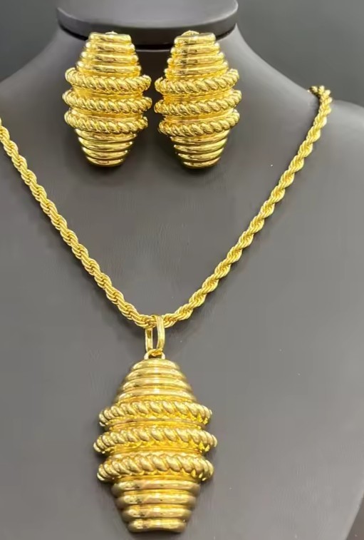 18K Gold Plated Dubai European Wedding Bridal Pendant Necklace Drop Earrings Set