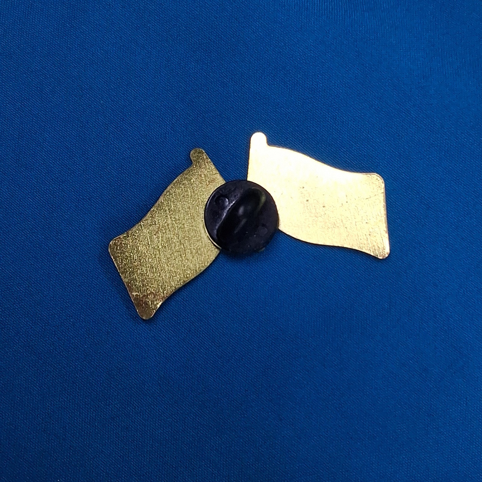 Vintage Gold Tone Red White Blue Dual Flag Pin