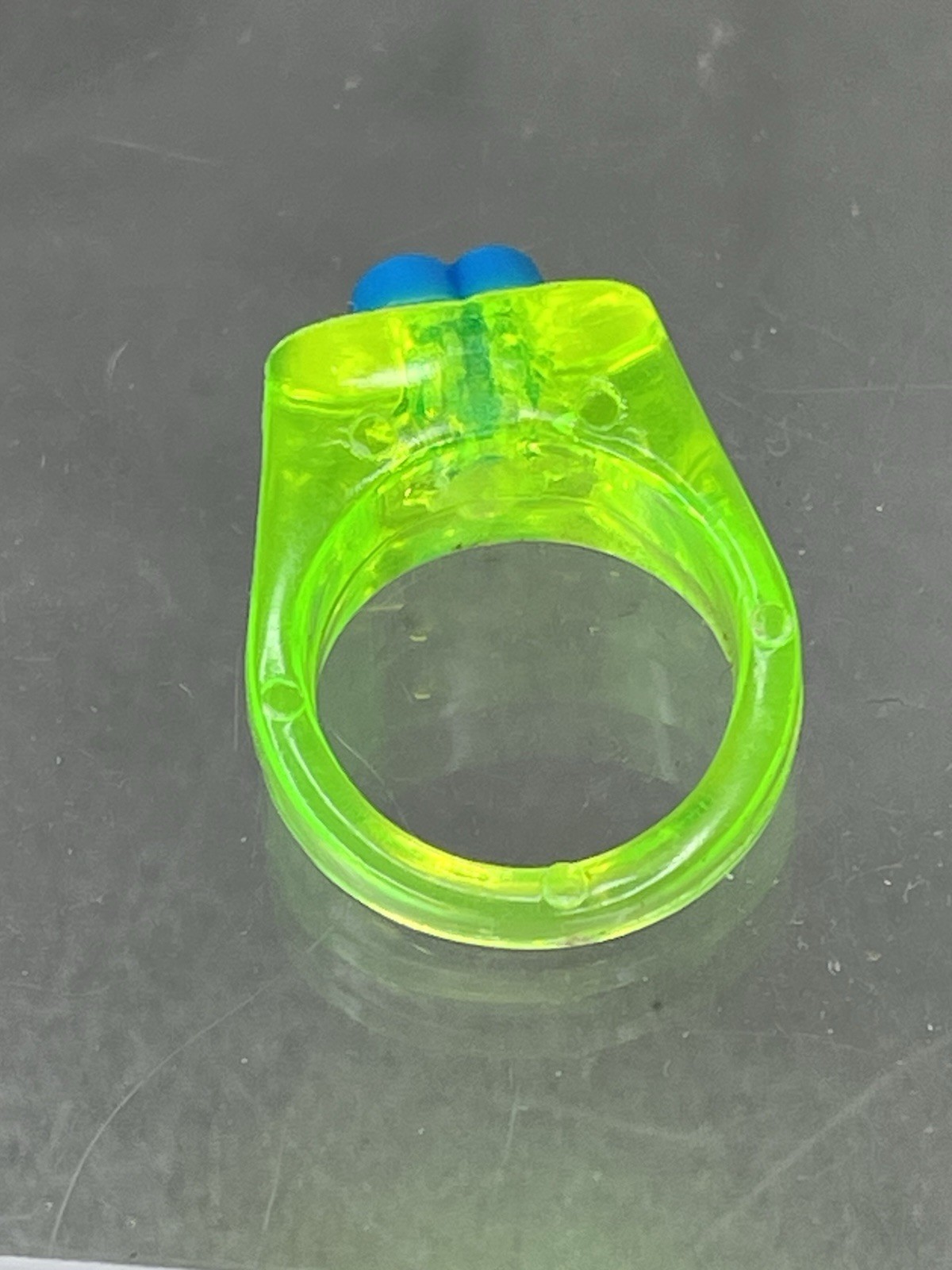 90s Neon Green Statement Chunky Ring Branded ‘B’ Size 5