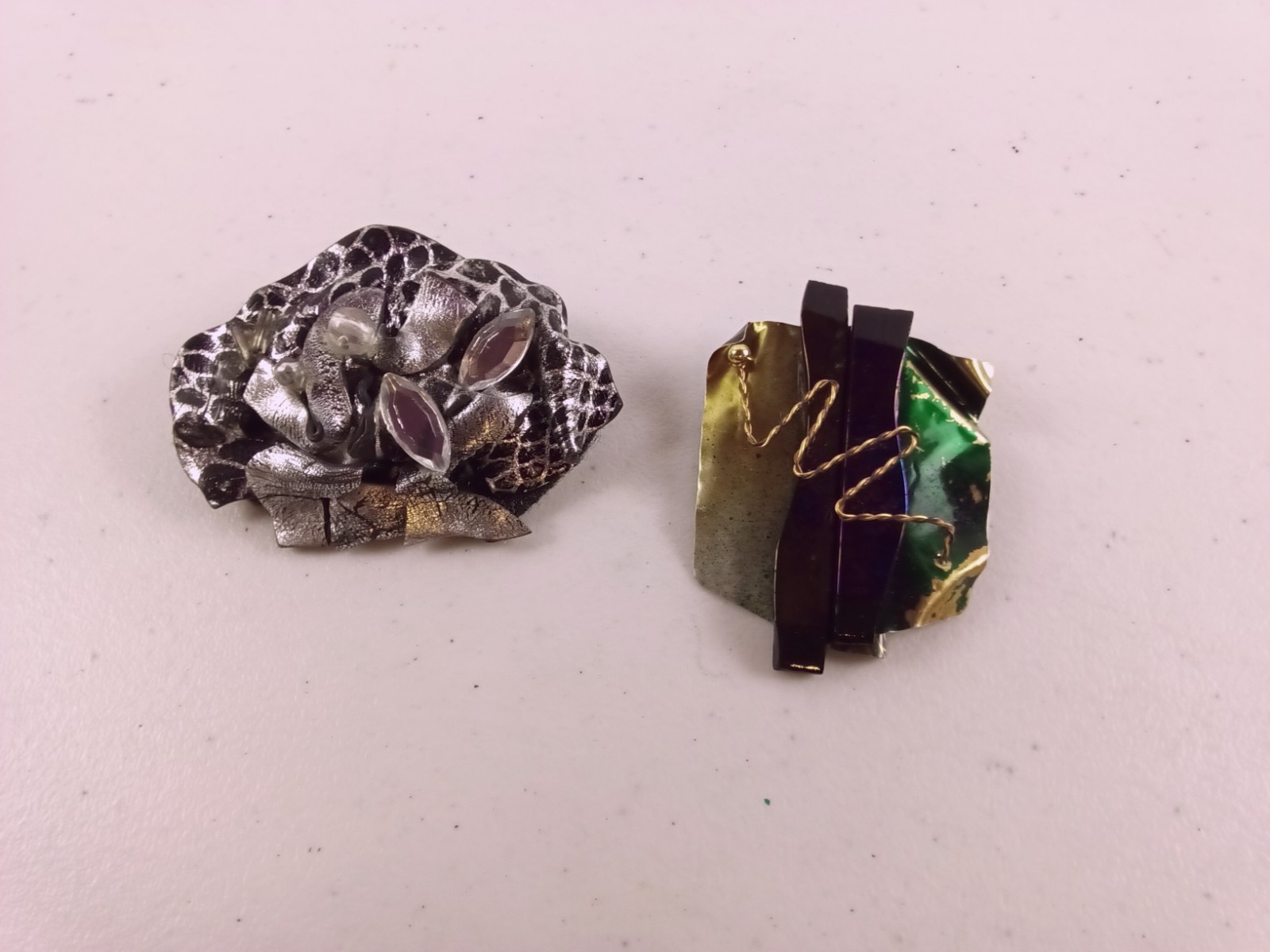 Brooch Pins Lot of 2 Beetlejuice Mara Schitts Creek Flare Tin Aluminum Party 2pc